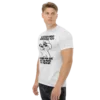 camiseta blanca ni estudiando veterinaria modelo hombre 02