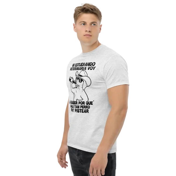 camiseta blanca ni estudiando veterinaria modelo hombre 02